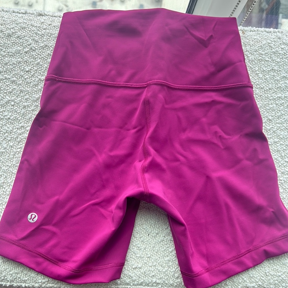 Lululemon size 4 6 inch wunder train biker short in raspberry